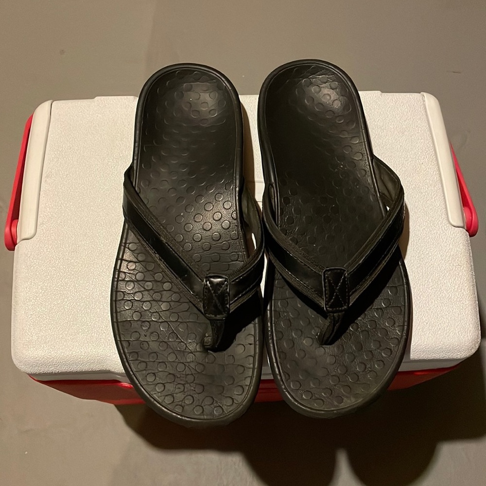 Vionic sandals. Size 9W (9 wide)